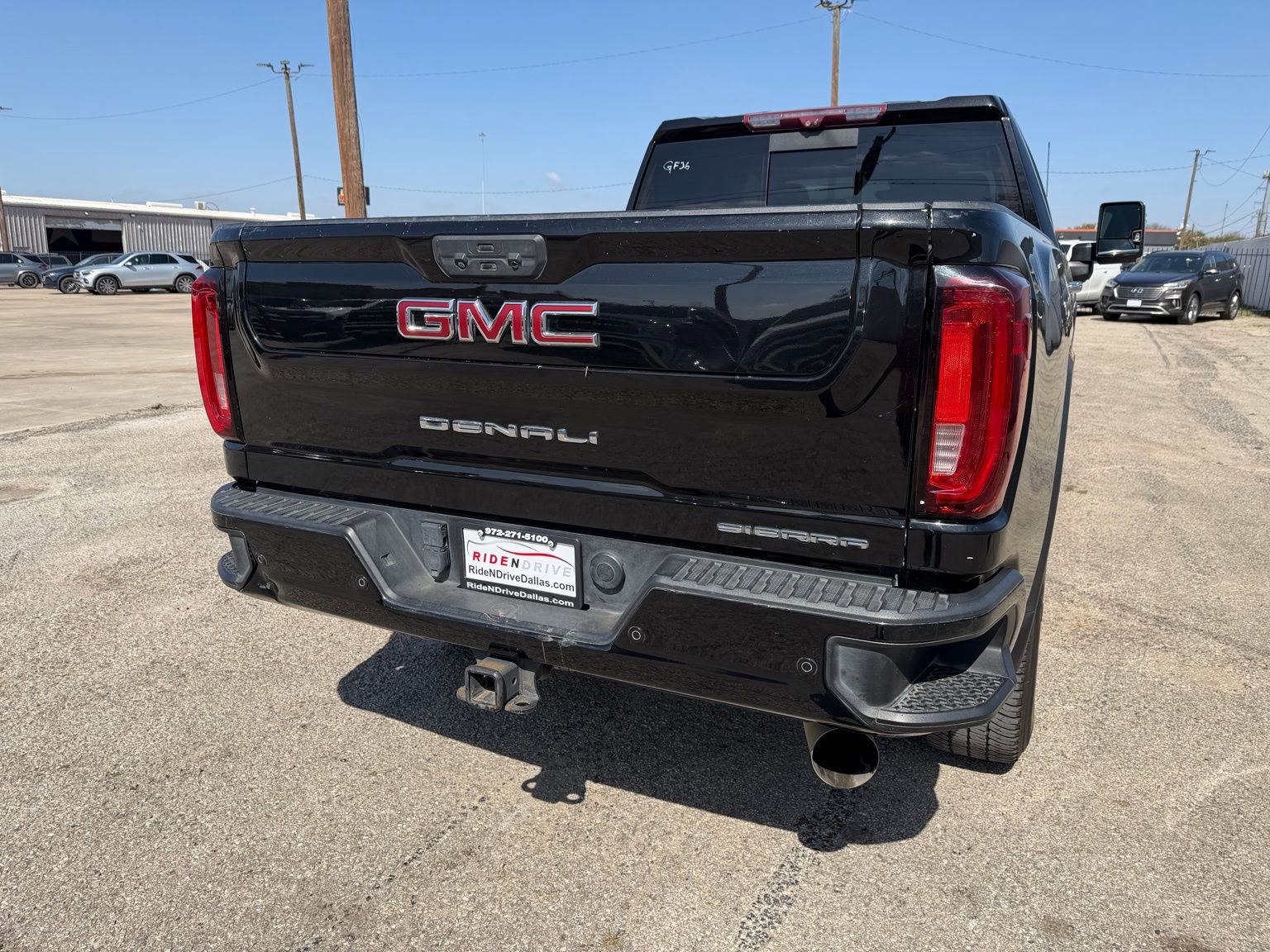 Used 2022 GMC Sierra 2500 Denali w/ Denali Black Diamond Edition image 6