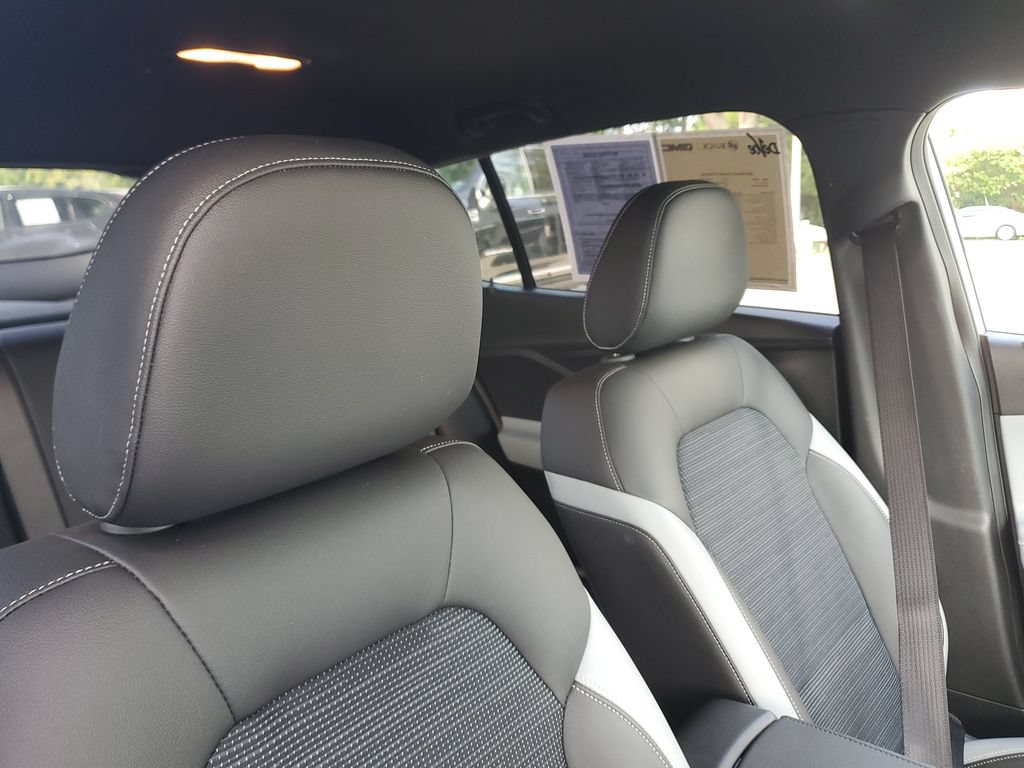 Certified 2024 Buick Envista Preferred w/ Advanced Safety Package FWD image 24