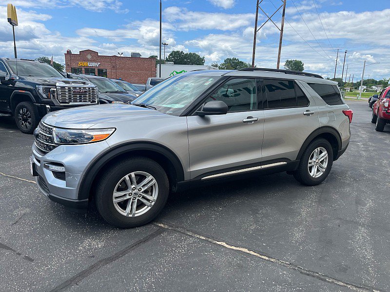 Used 2021 Ford Explorer XLT w/ Equipment Group 202A AWD/4WD image 3