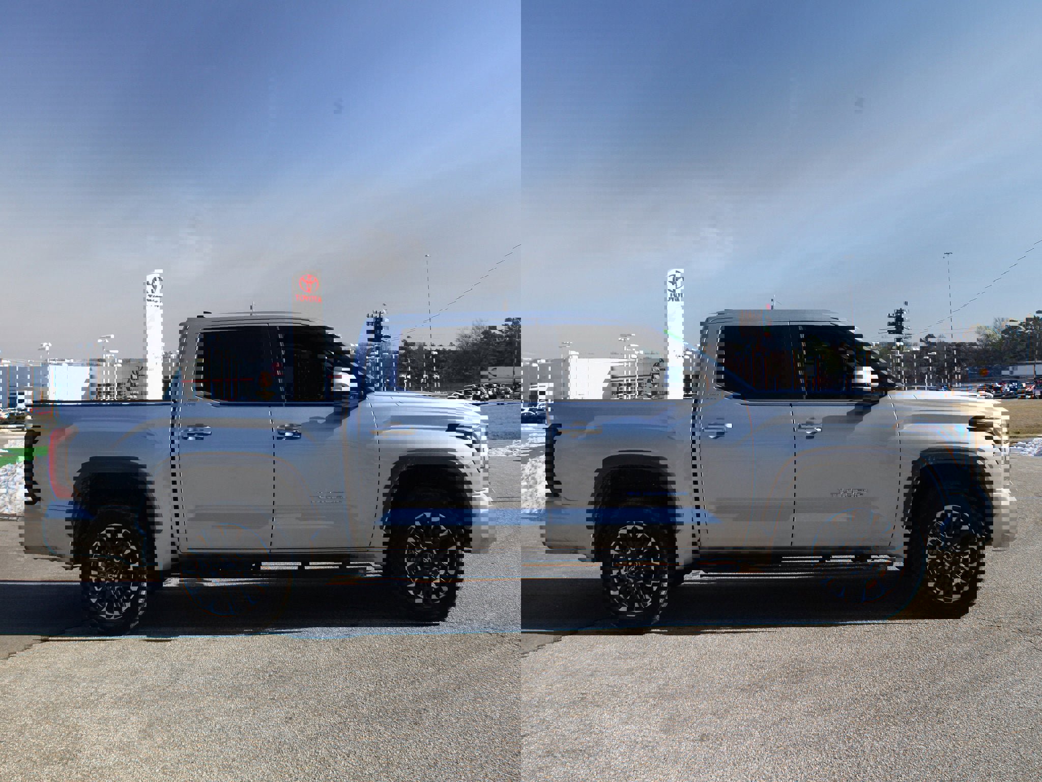 Used 2025 Toyota Tundra Limited image 21