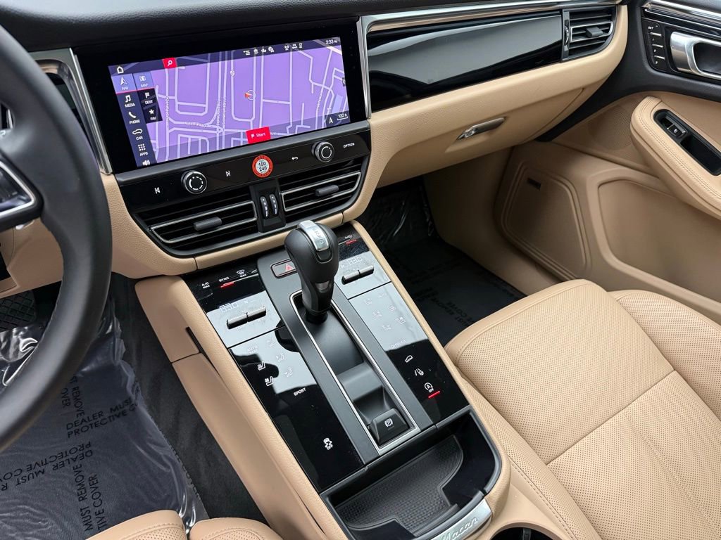 Used 2025 Porsche Macan image 15