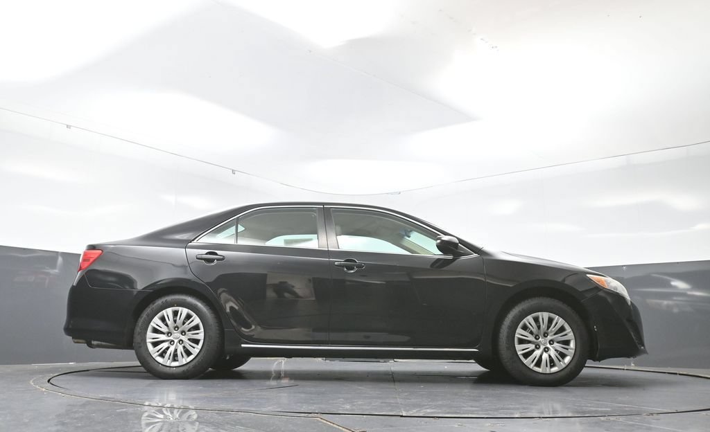 Used 2014 Toyota Camry LE FWD image 44