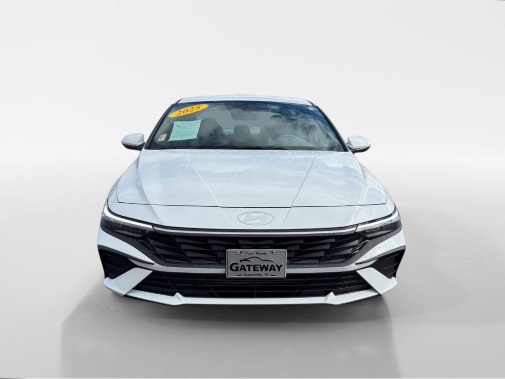 Used 2025 Hyundai Elantra SE image 8