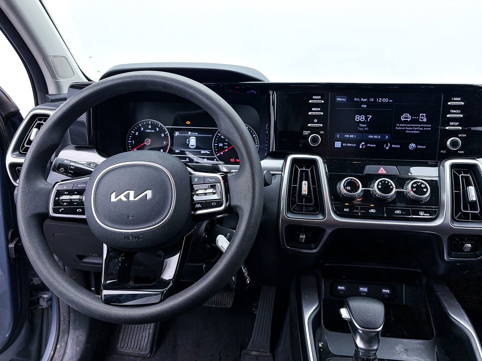 Used 2022 Kia Sorento LX image 3