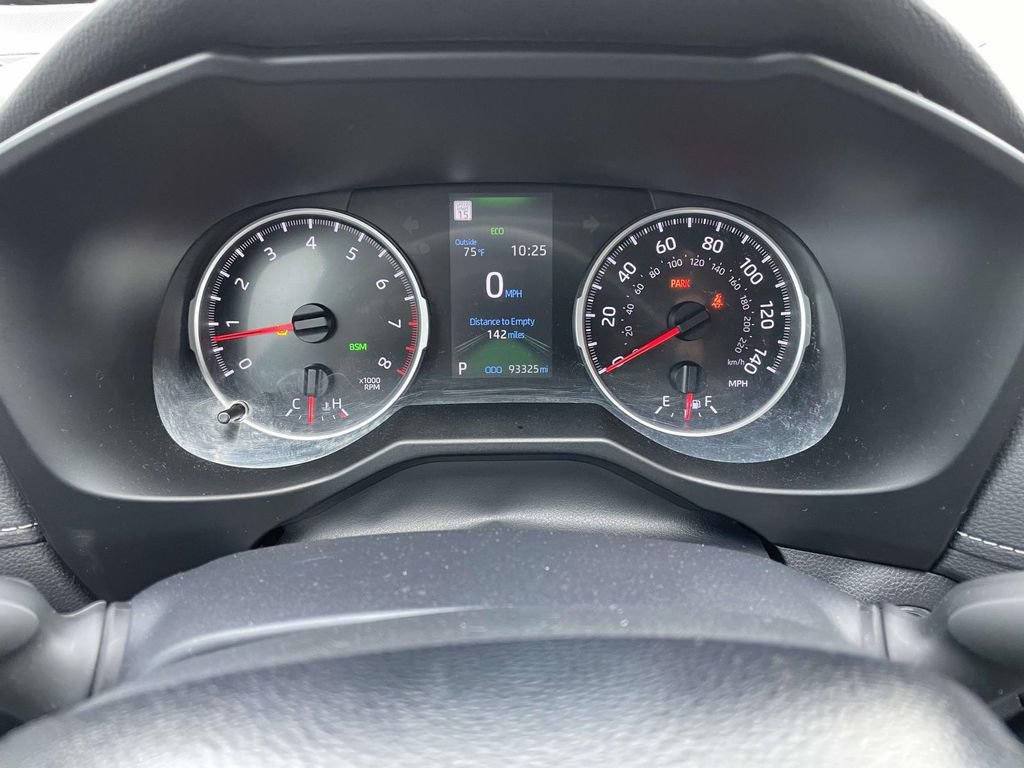 Used 2020 Toyota RAV4 XLE image 31