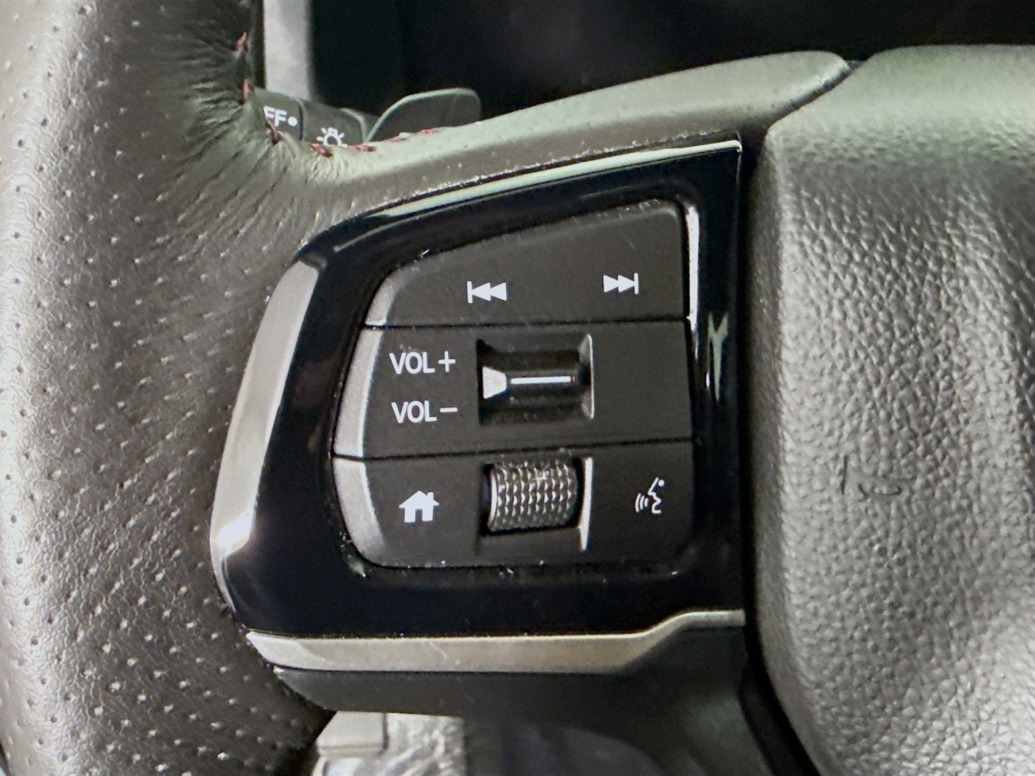 Used 2025 Honda Ridgeline Black Edition image 14