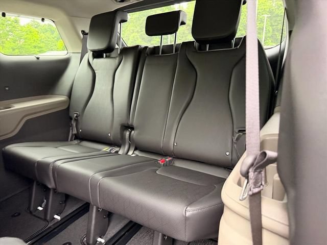 New 2026 Kia Carnival EX FWD image 10