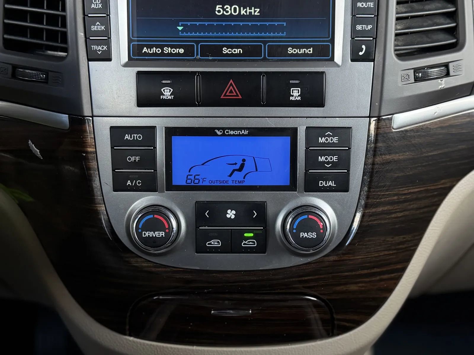 Used 2011 Hyundai Santa Fe Limited w/ Navigation Pkg 4 image 28