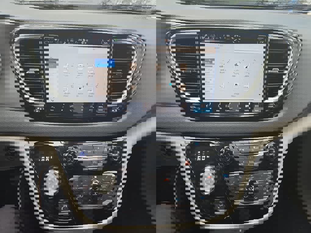 Used 2024 Chrysler Pacifica Touring-L image 11