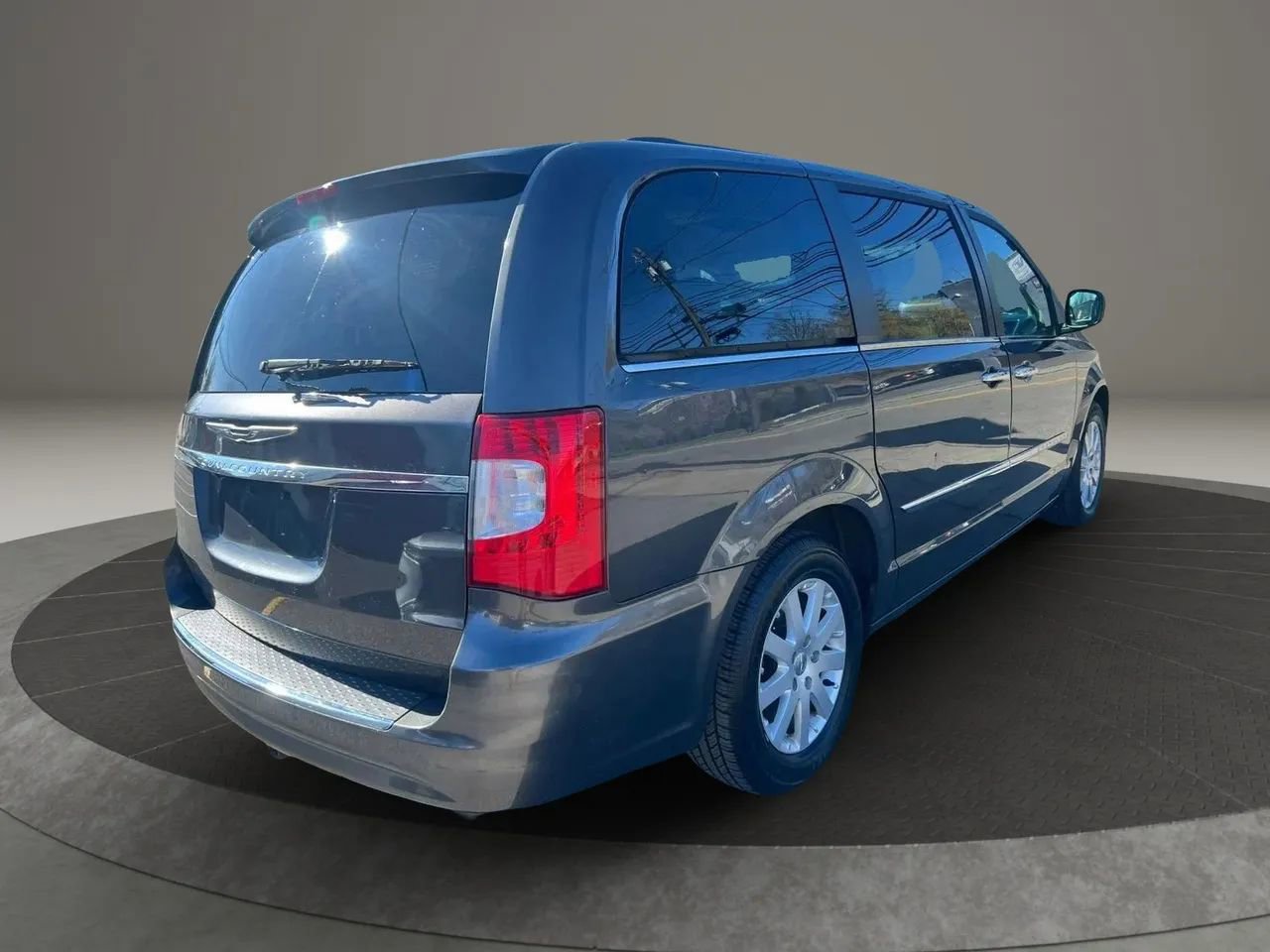 Used 2016 Chrysler Town & Country Touring w/ Driver Convenience Group image 5