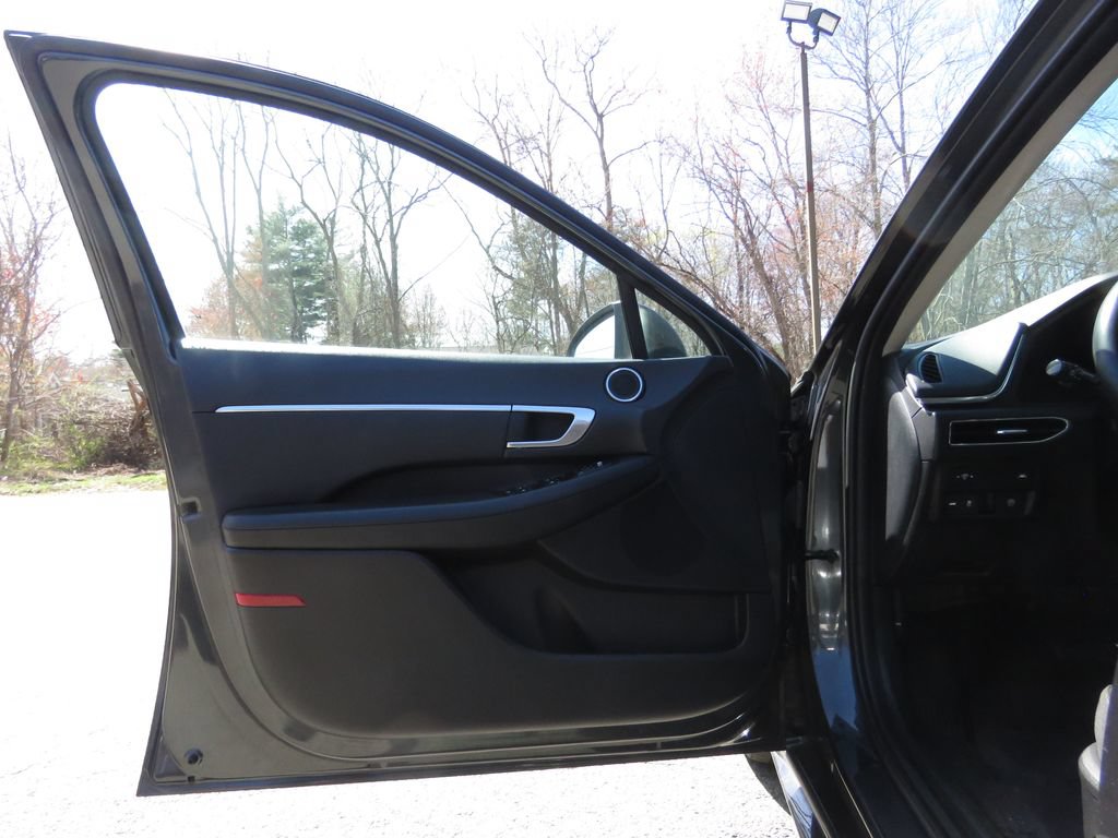 Used 2023 Hyundai Sonata SEL w/ Convenience Package FWD image 9
