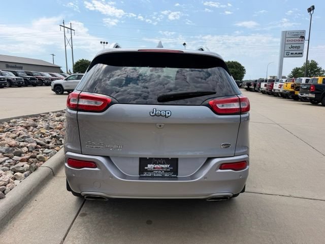Used 2016 Jeep Cherokee Overland AWD/4WD image 7