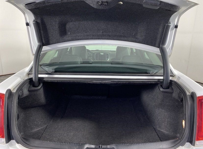 Used 2019 Chrysler 300 Limited RWD image 36