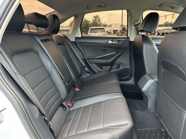 Used 2024 Volkswagen Jetta SE FWD image 10