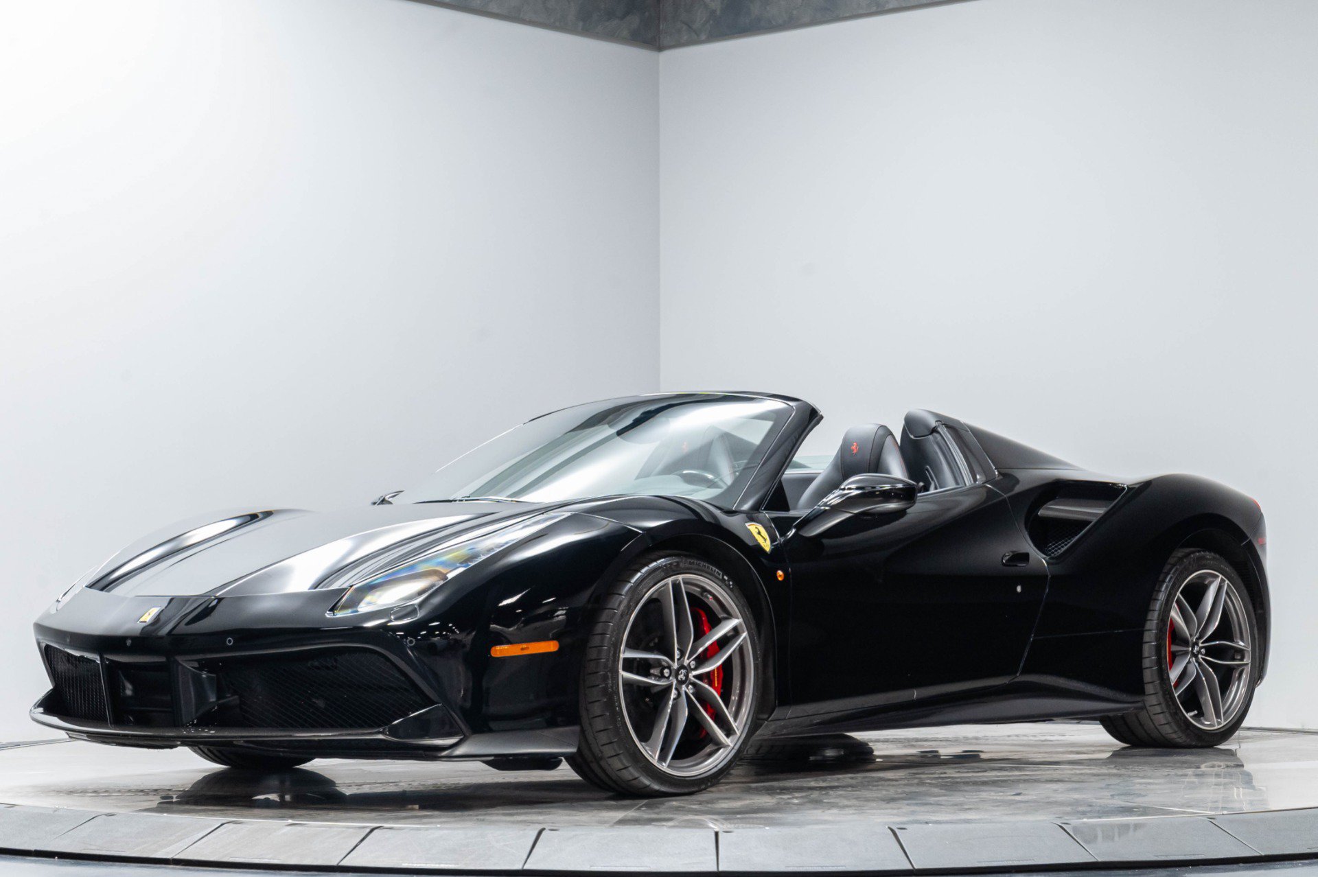 Used 2016 Ferrari 488 Spider RWD image 2