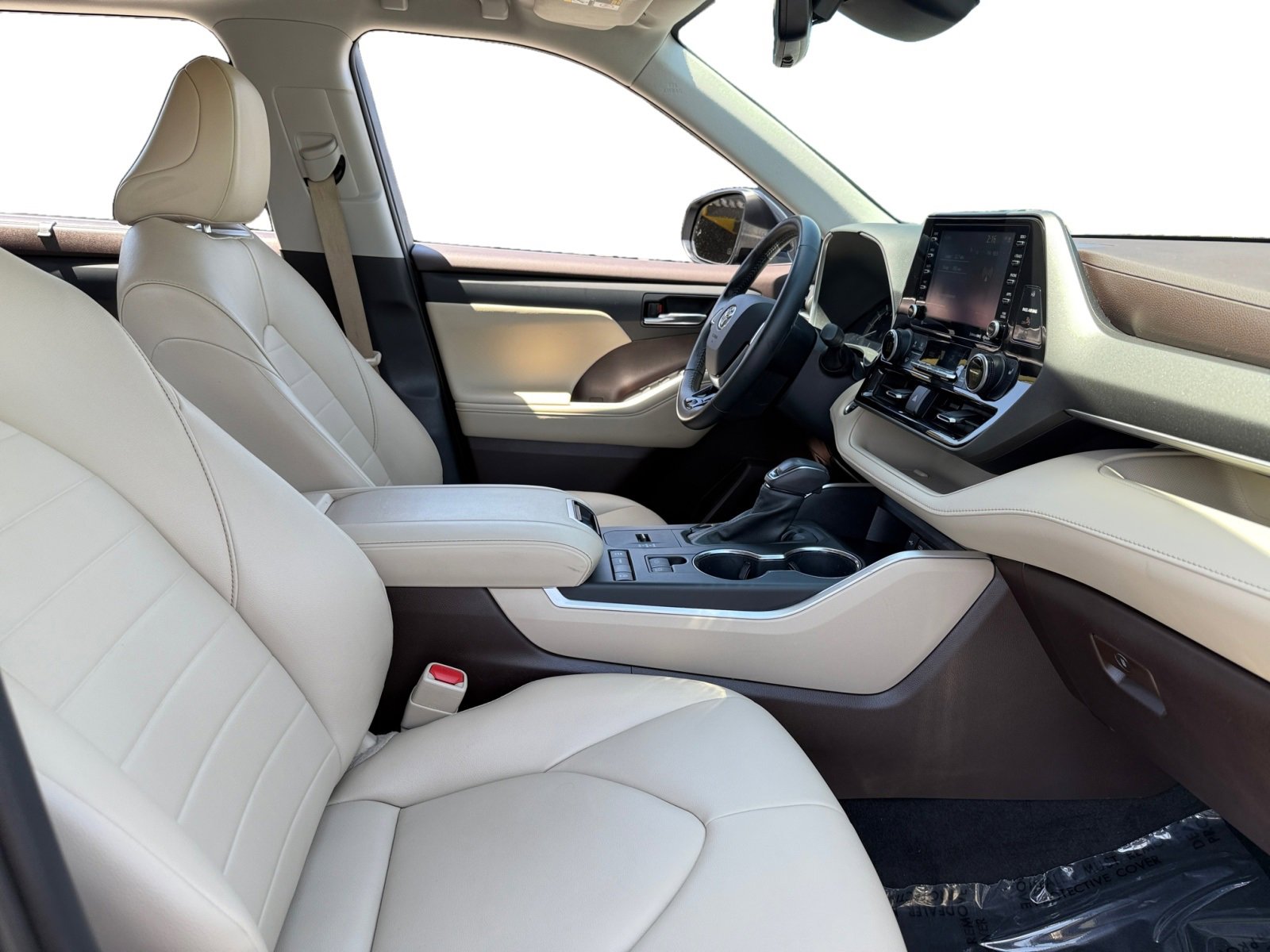 Used 2021 Toyota Highlander XLE image 15