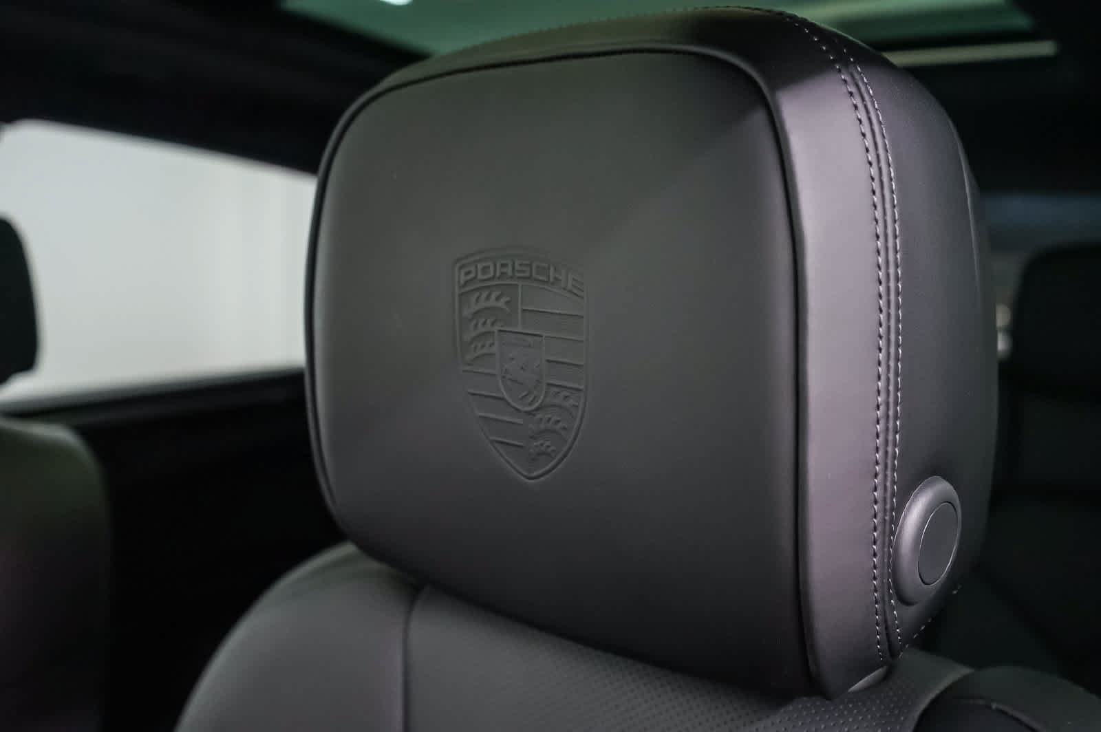 Certified 2026 Porsche Macan Turbo AWD/4WD image 24