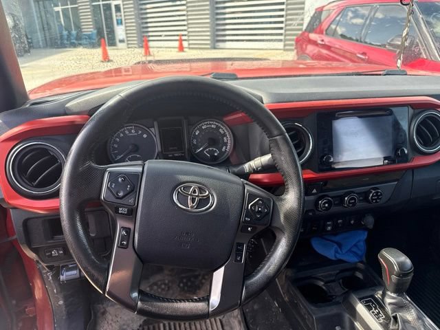 Used 2018 Toyota Tacoma TRD Off-Road w/ Technology Package AWD/4WD image 25