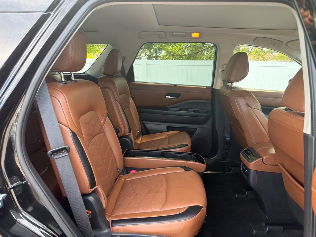 Used 2024 Nissan Pathfinder Platinum FWD image 53