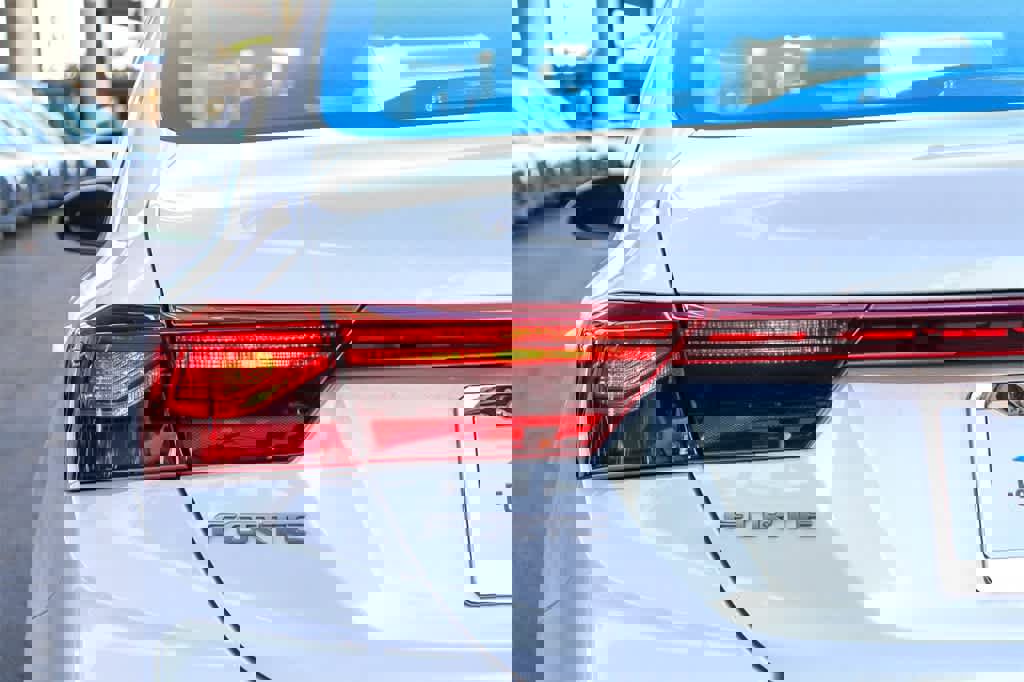 Used 2023 Kia Forte LXS w/ LXS Technology Package image 9