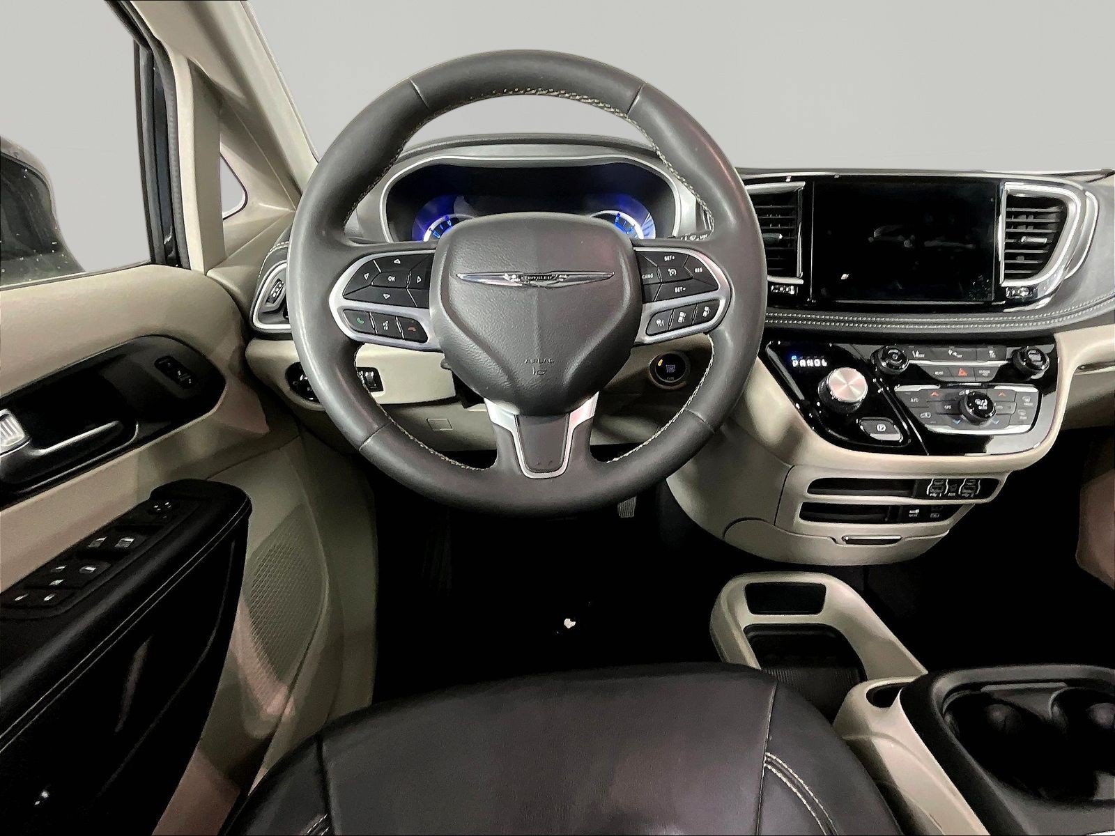 Used 2022 Chrysler Pacifica Touring-L FWD image 8
