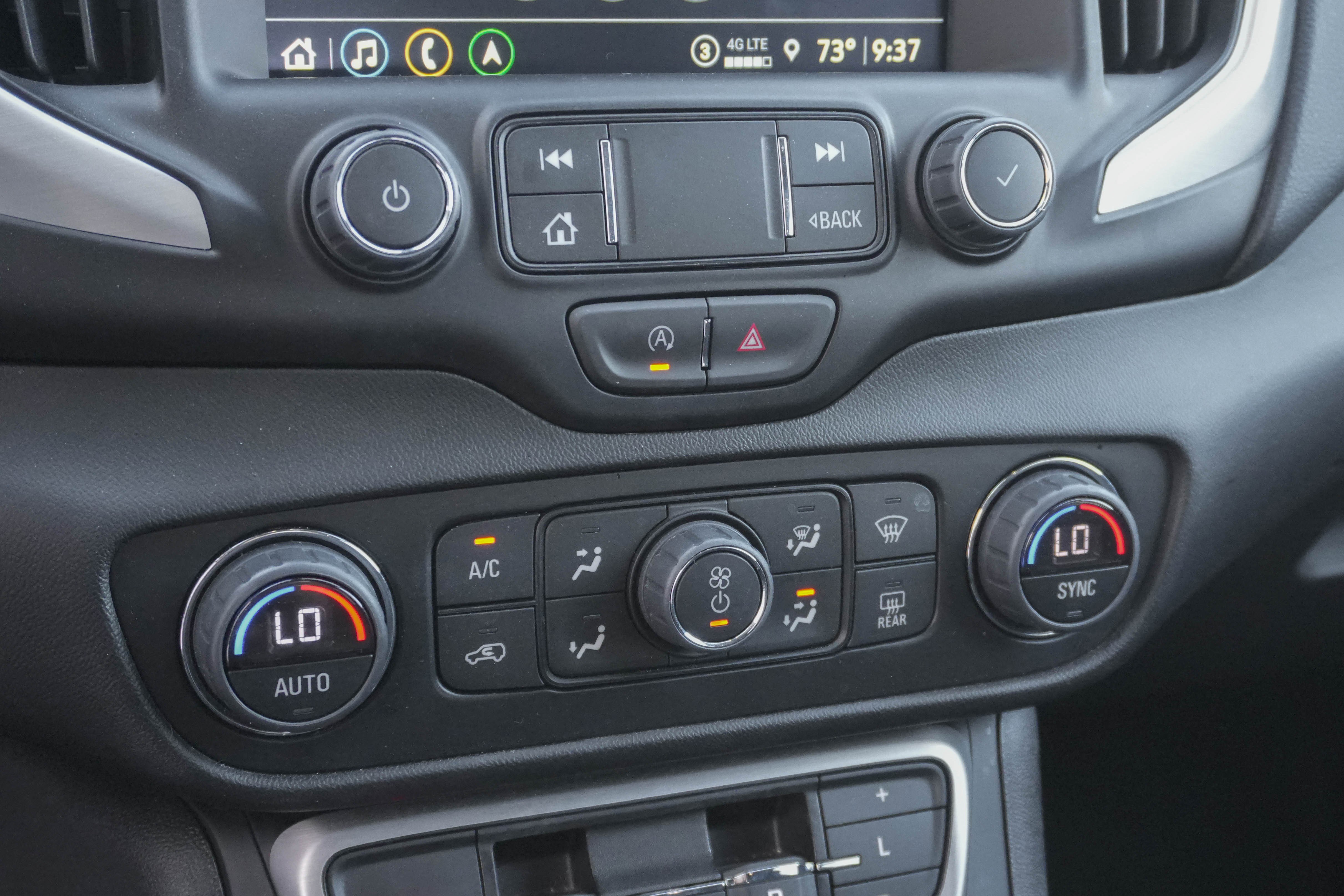 Used 2024 GMC Terrain SLE w/ Driver Convenience Package FWD image 23