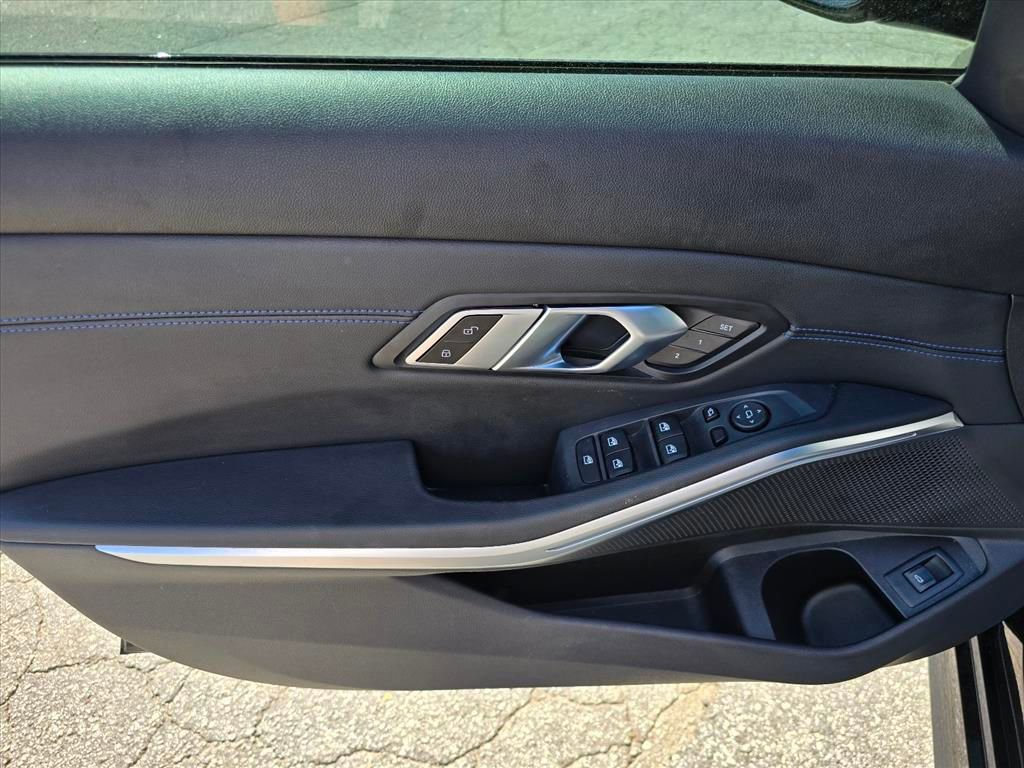 Used 2021 BMW 330i Sedan w/ M Sport Package image 11