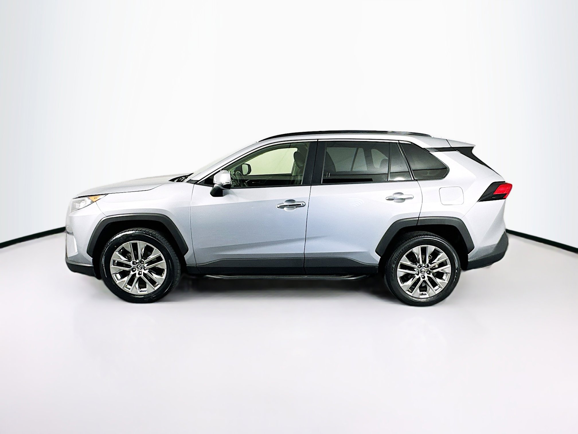 Used 2019 Toyota RAV4 Limited w/ Cold Weather Package image 4