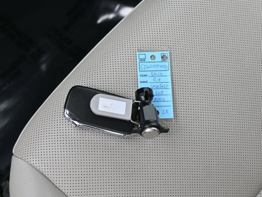 Used 2024 Kia Sportage EX image 17