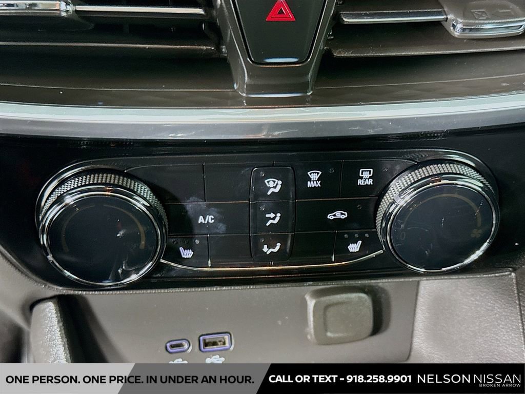 Used 2015 Nissan Rogue SV AWD/4WD image 15