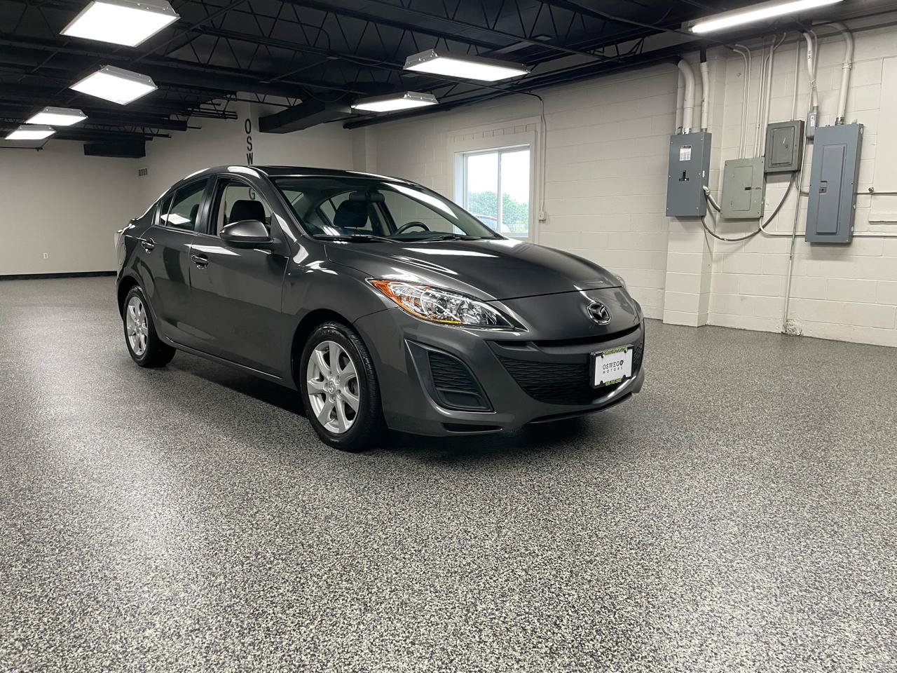 Used 2011 MAZDA MAZDA3 i Touring FWD image 3