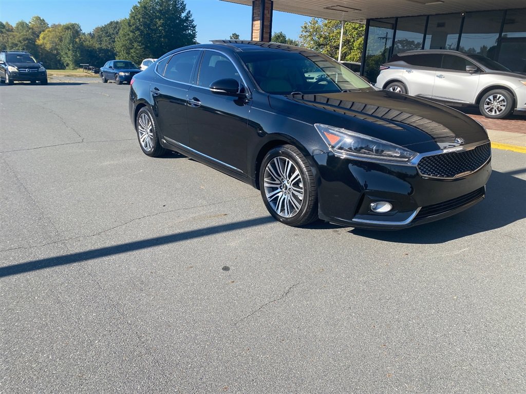 Used 2017 Kia Cadenza Premium w/ Luxury Package FWD image 1