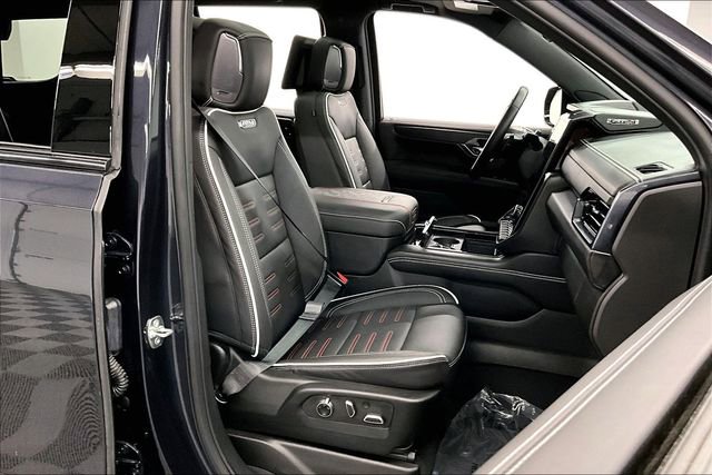 Used 2025 GMC Yukon AT4 Ultimate AWD/4WD image 8