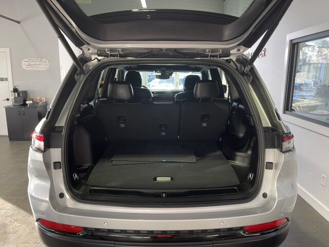 Used 2024 Jeep Grand Cherokee Altitude image 19