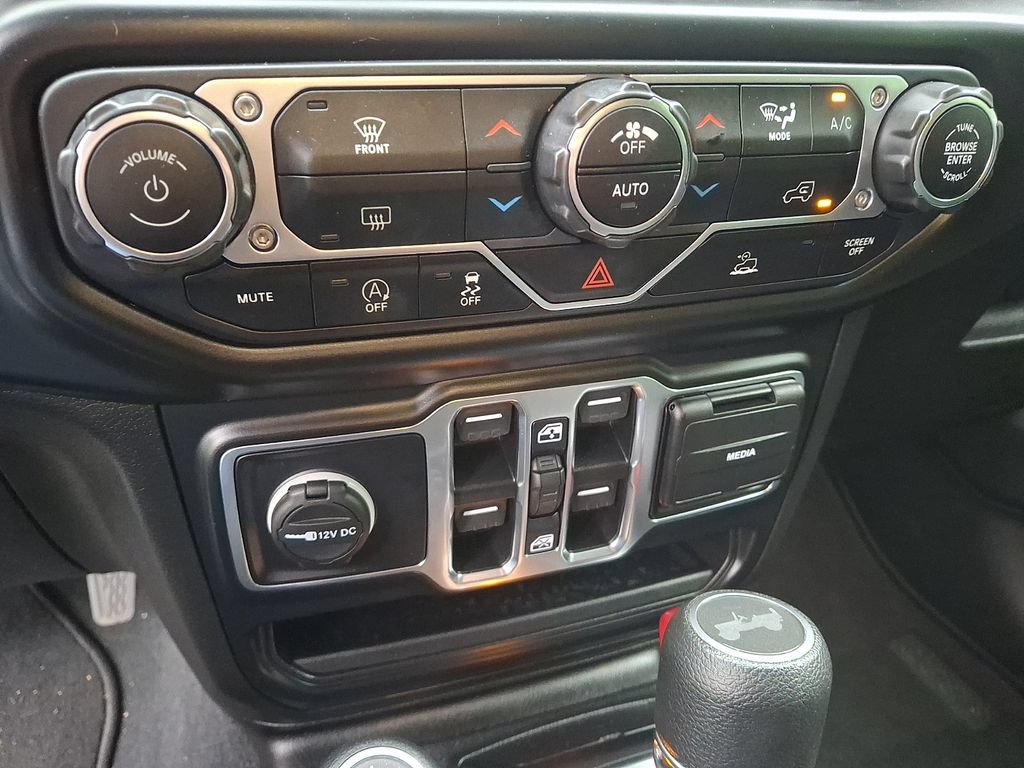 Used 2022 Jeep Wrangler Unlimited Sahara AWD/4WD image 15