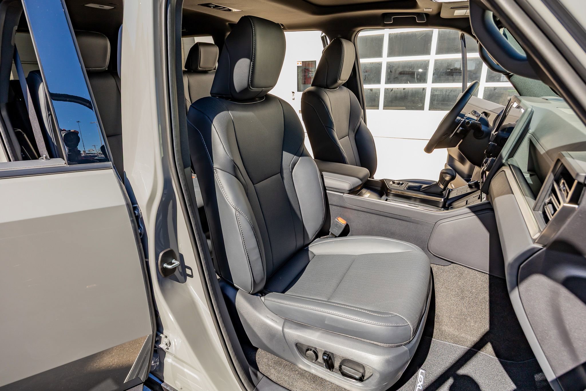 Used 2026 Lexus GX 550 w/ Accessory Package (2T) image 32