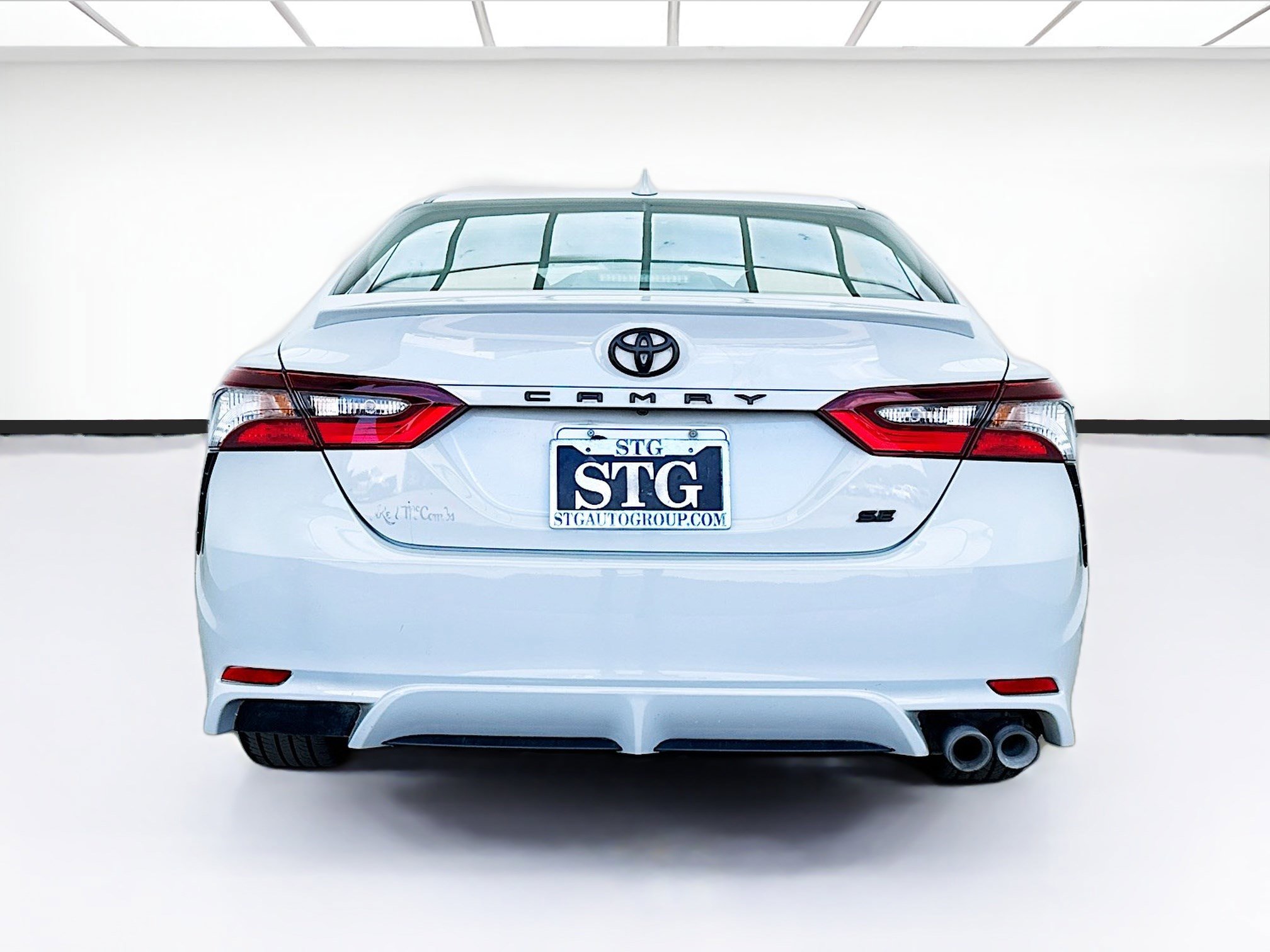 Used 2022 Toyota Camry SE FWD image 5