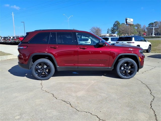 New 2025 Jeep Grand Cherokee Altitude image 2