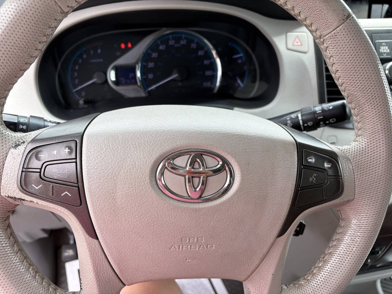Used 2011 Toyota Sienna XLE w/ Entertainment Pkg FWD image 31