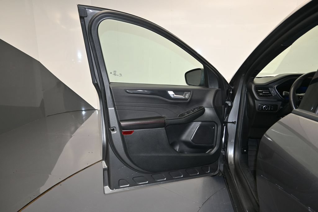 Used 2025 Ford Escape ST-Line Select AWD/4WD image 10