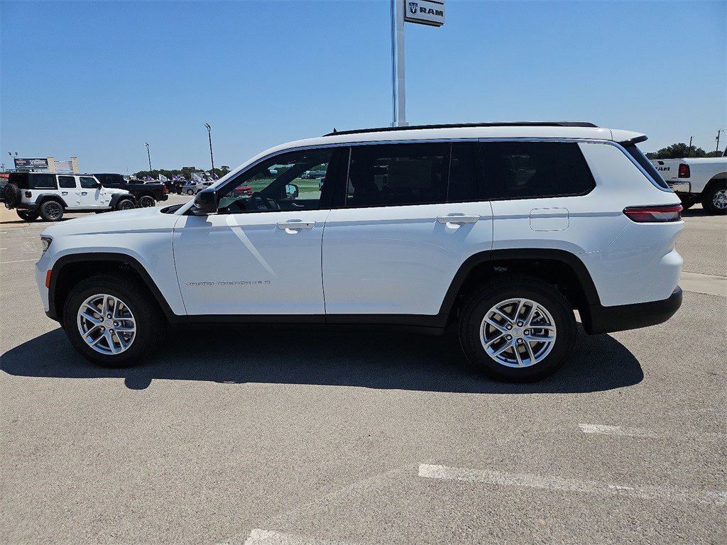 New 2025 Jeep Grand Cherokee L Laredo image 2
