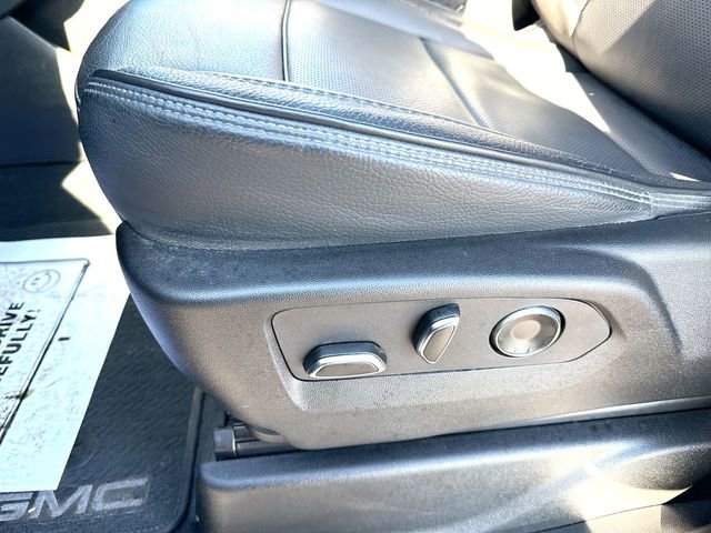 Used 2024 GMC Yukon Denali w/ Advanced Technology Package image 12