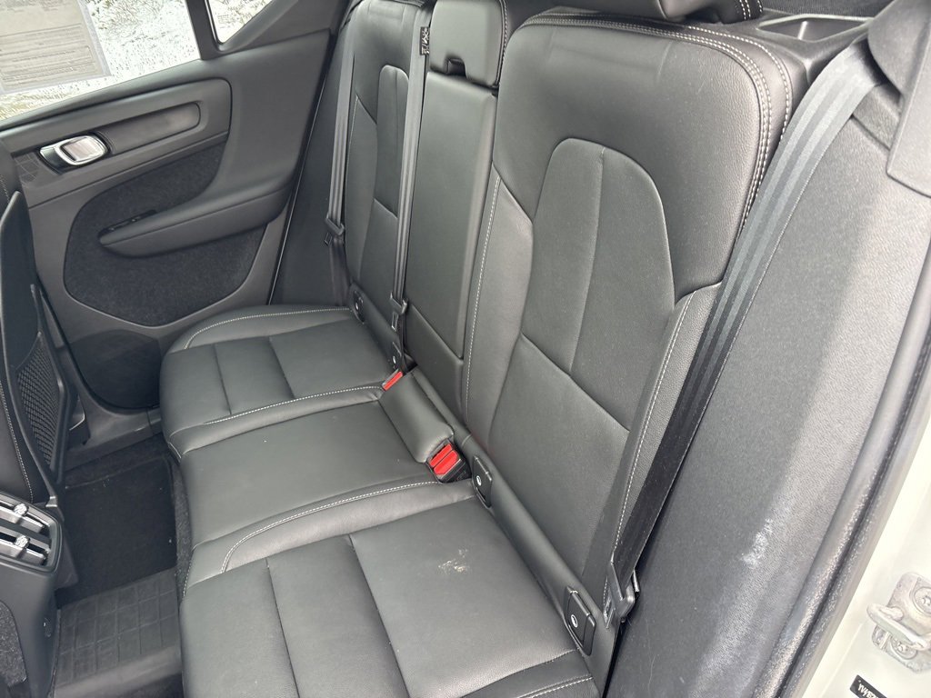 Used 2021 Volvo XC40 T5 Momentum w/ Premium Package image 33