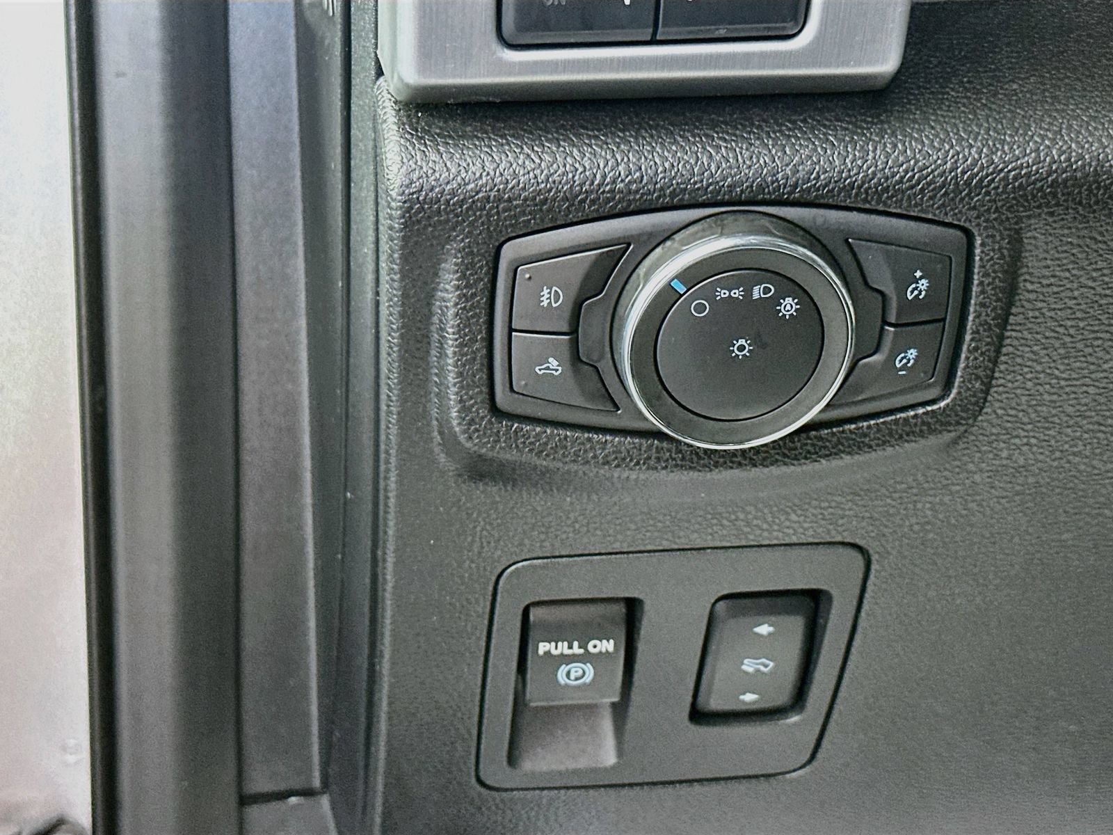 Used 2019 Ford F150 Platinum AWD/4WD image 10