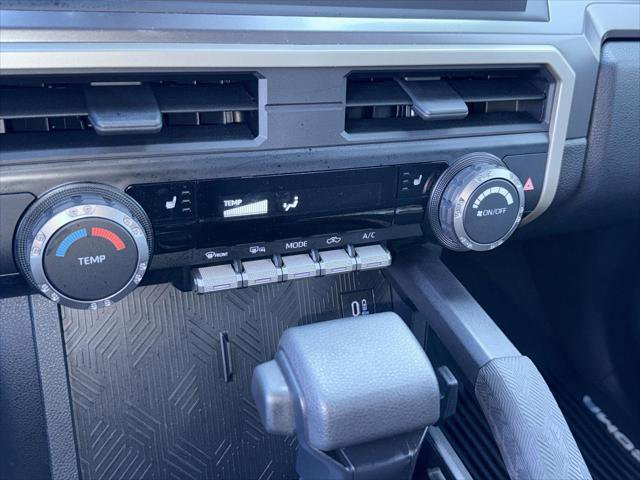 Certified 2025 Toyota Tacoma SR5 AWD/4WD image 21