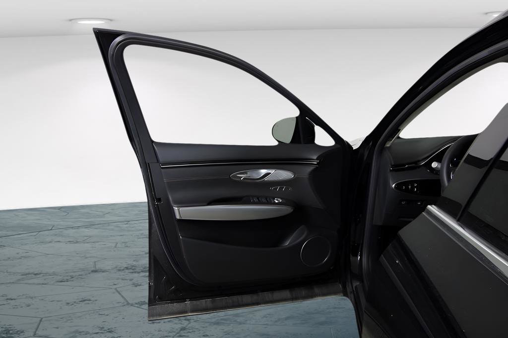 Used 2025 Genesis GV70 2.5T w/ Select Package AWD/4WD image 36