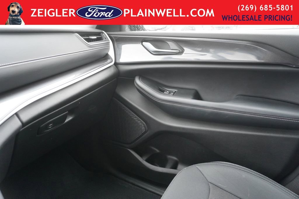 Used 2023 Jeep Grand Cherokee L Laredo w/ Luxury Tech Group I image 35