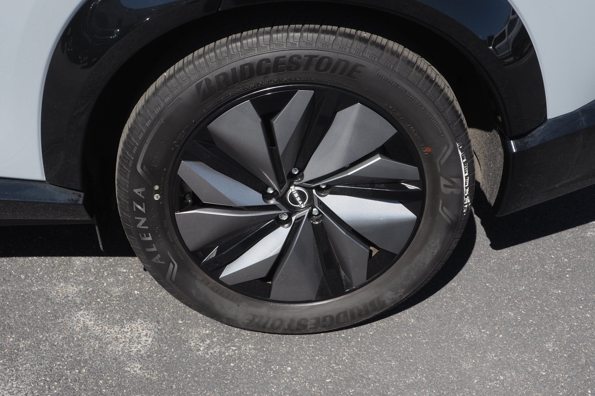 Used 2024 Nissan Ariya FWD image 9
