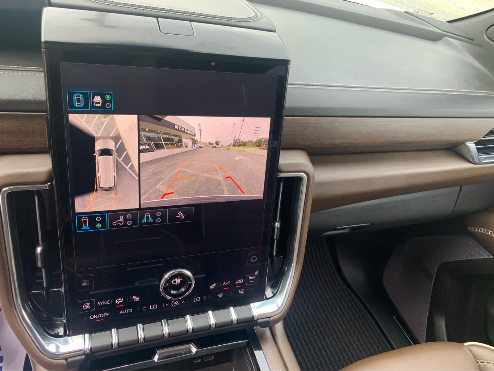 Used 2025 GMC Yukon XL Denali Ultimate AWD/4WD image 18