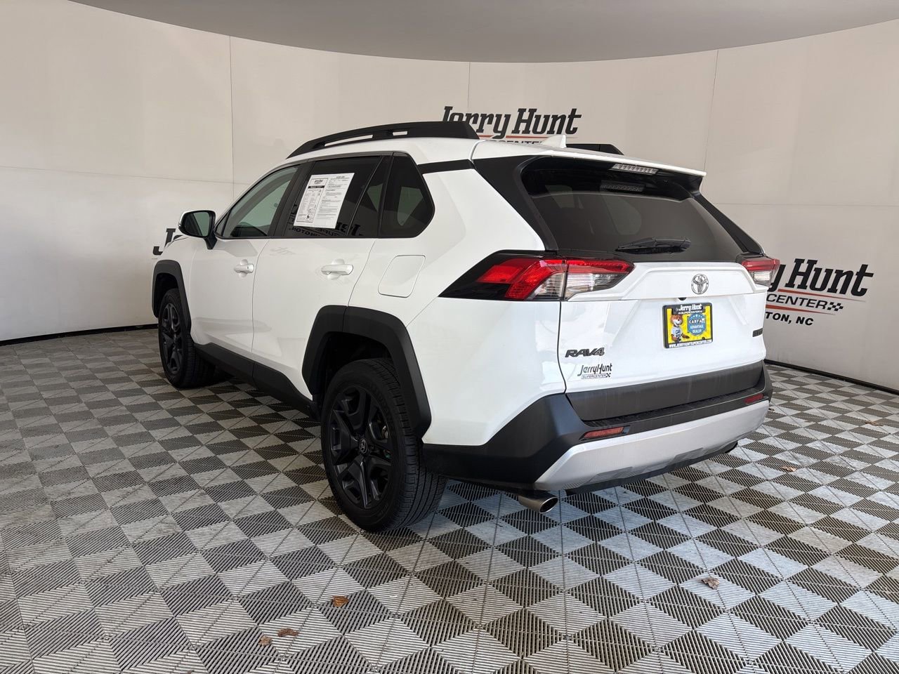 Used 2023 Toyota RAV4 Adventure image 6